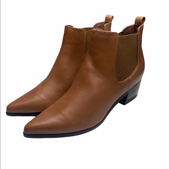 Blondo Emelia Chelsea Booties Womens 7.5 M Waterproof Brown  New Blondo Emelia Chelsea Brown Boots Booties 10